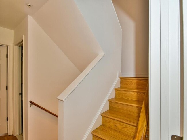 Building Photo - 1319 Belmont St NW