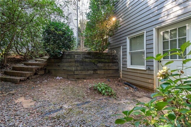Building Photo - 651 Briarleigh Way