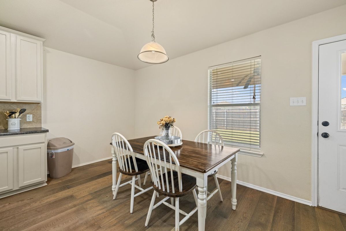 Building Photo - 718 Sugar Brook Dr