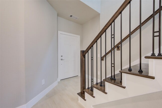Building Photo - 1709 Summerlyn Ter Dr