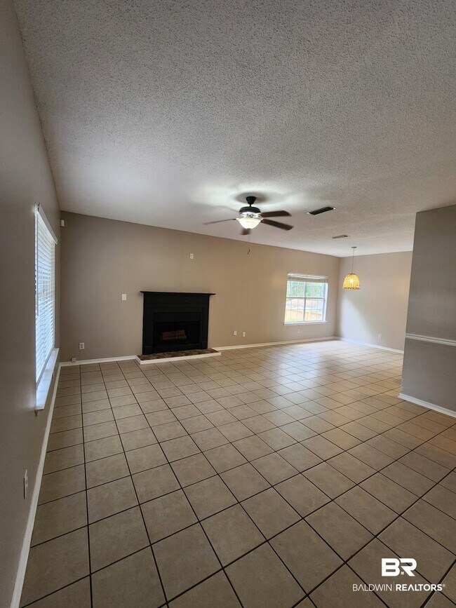 Building Photo - 100 Dunbar Loop