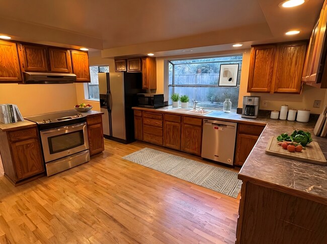 Building Photo - 5607 Lakeland Hills Way SE