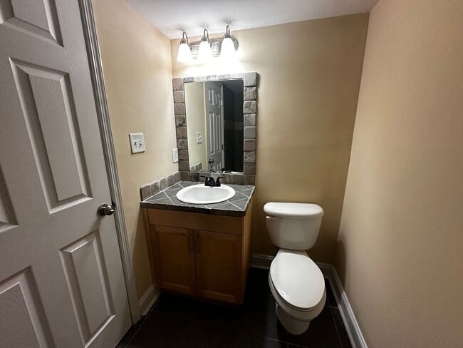 Building Photo - 2 BEDROOM PRE-LEASING FOR AUGUST 2026!