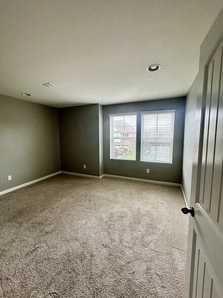 Building Photo - 4714 Venito St