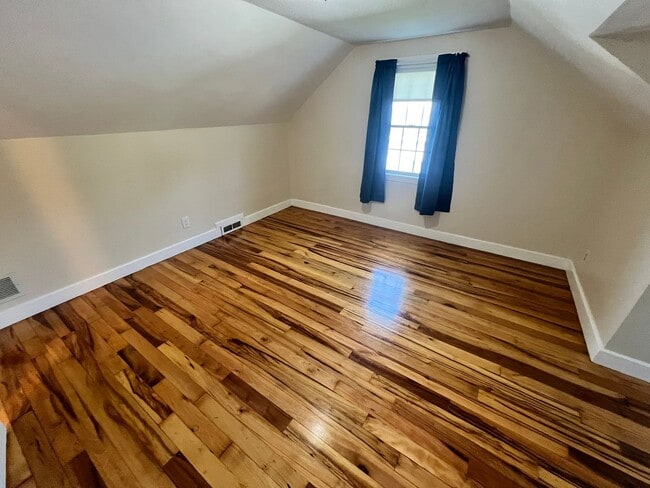 Building Photo - Beautiful Single Family Home in East Sprin...