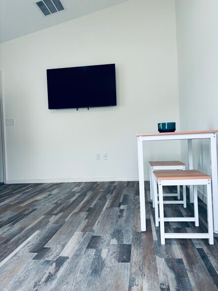 Building Photo - 1534 SW Jacksonville Ave