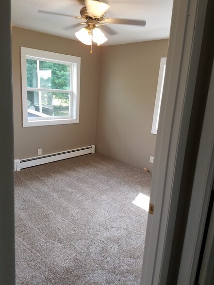 Building Photo - 816 E 6th St N