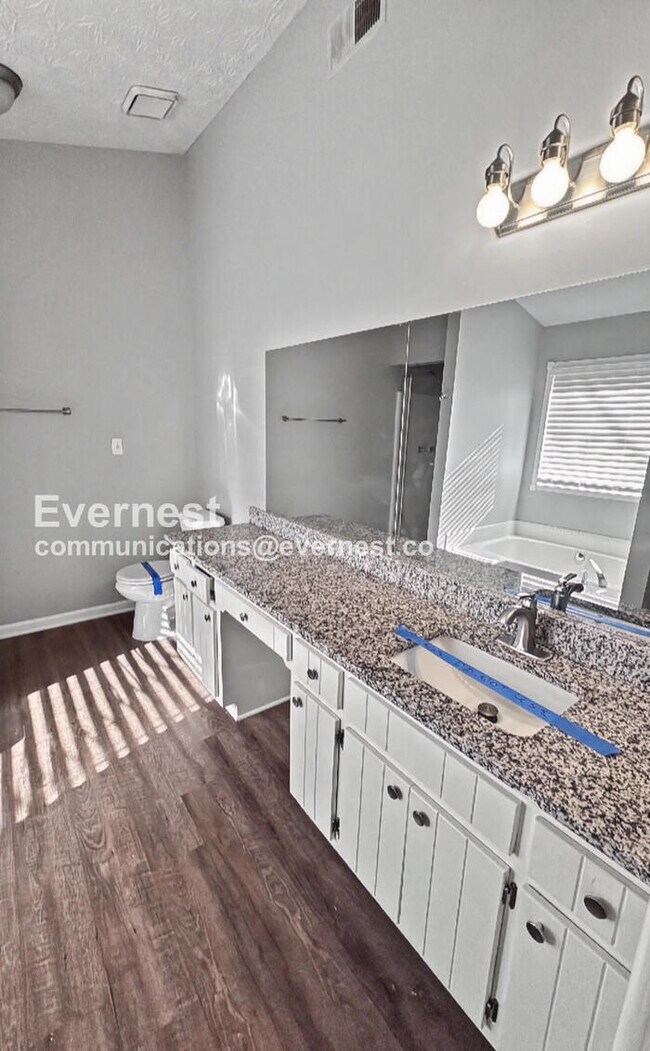 Building Photo - Limited Time Special Offer / 3 Bed, 2 Bath Home with Garage / Pet-Friendly / Vouchers Accepted / ...