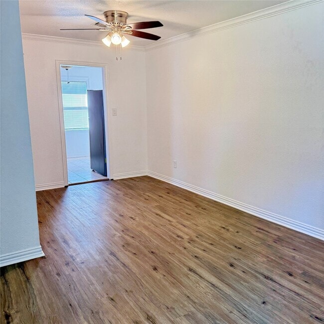 Building Photo - 1105 Woodbine Dr