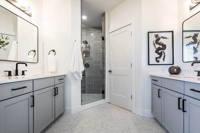 Building Photo - 617 Manhattan Blvd