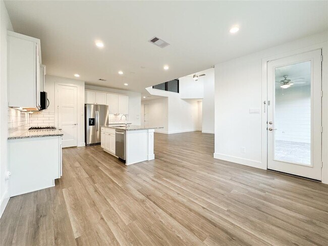 Building Photo - 15216 Tattle Crk Ln