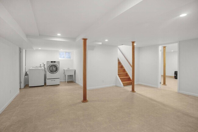 Building Photo - 72 Berkshire Rd