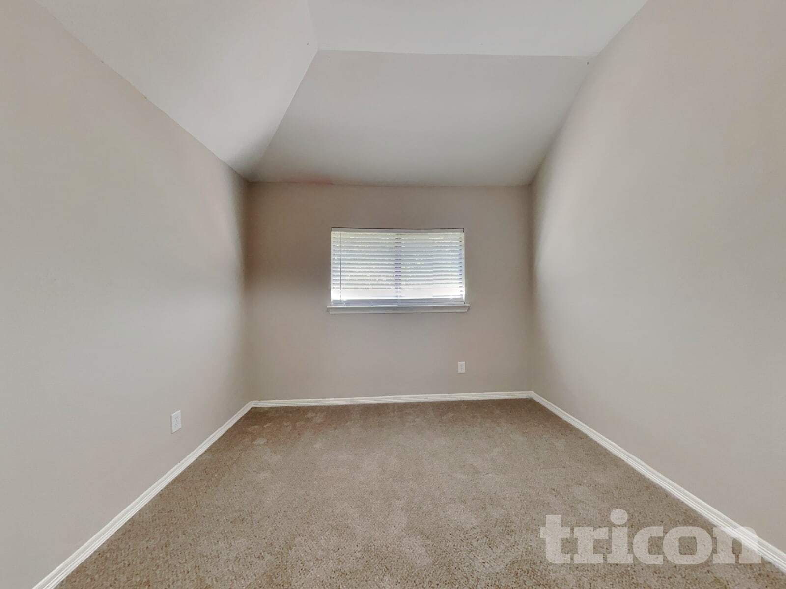 Building Photo - 8026 N Tarrytown Crossing Dr