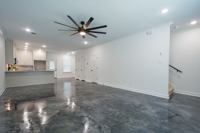 Building Photo - Available January