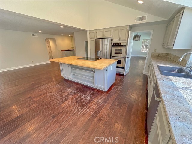 Building Photo - 26595 Sierra Vista