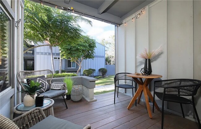 Building Photo - Live the ultimate Huntington Beach lifesty...