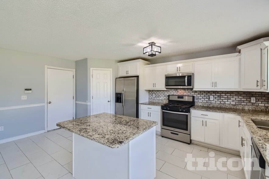Building Photo - 904 Ambeau Cir