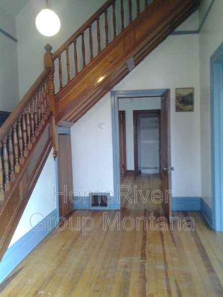 Building Photo - 528 S 5th St W