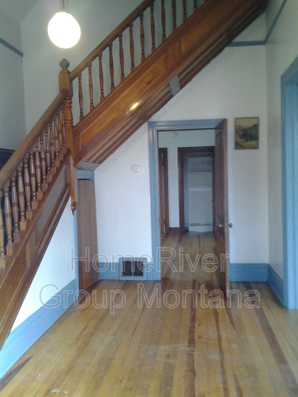 Building Photo - 528 S 5th St W