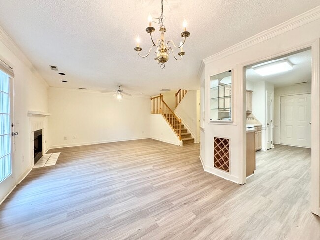 Building Photo - 3 BR Townhouse w/ Garage in Adams Farm