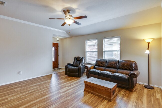 Building Photo - 108 Durango Dr