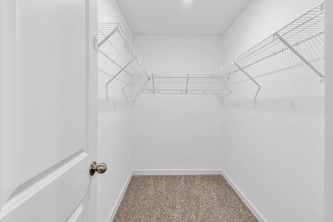 Building Photo - 10 Jaydn Dr W