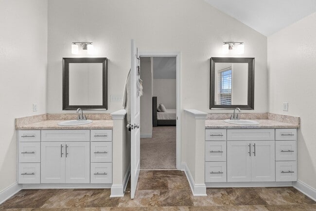 Building Photo - 1004 Black Oak Cir