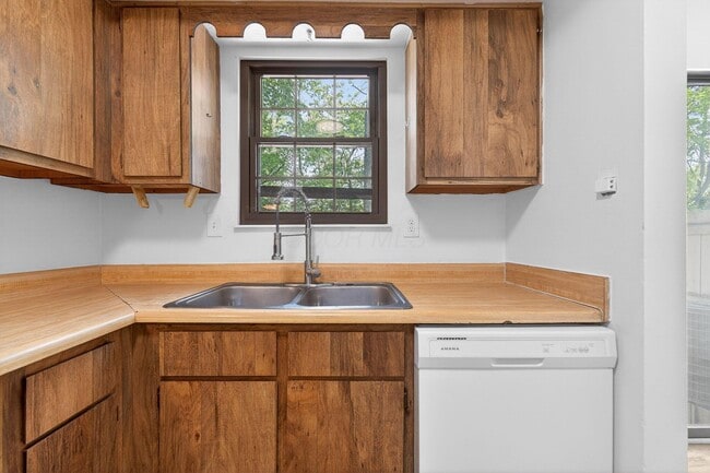 Building Photo - 6462 Brookedge Ct