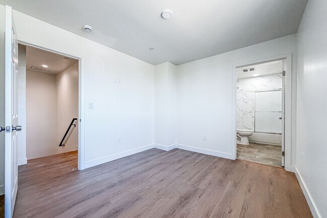Building Photo - 423 E 31st St