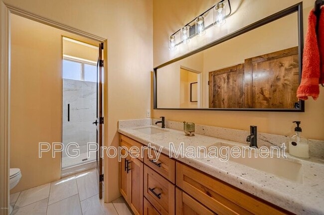 Building Photo - 335 Latigo Way