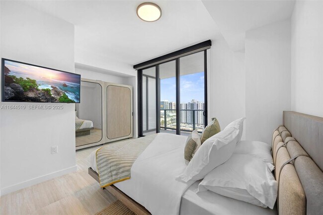 Building Photo - 580 72nd St