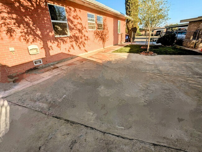 Building Photo - 4309 Mobile Ave