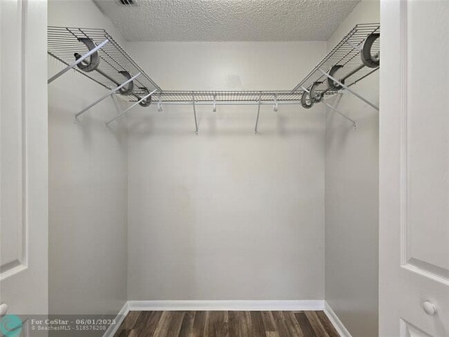 Building Photo - 4455 Carambola Cir N