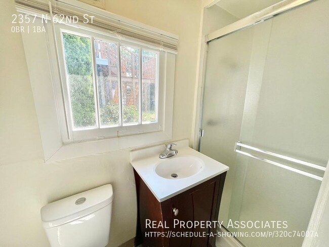 Building Photo - Private Cottage Studio Unit! **2 Block to ...