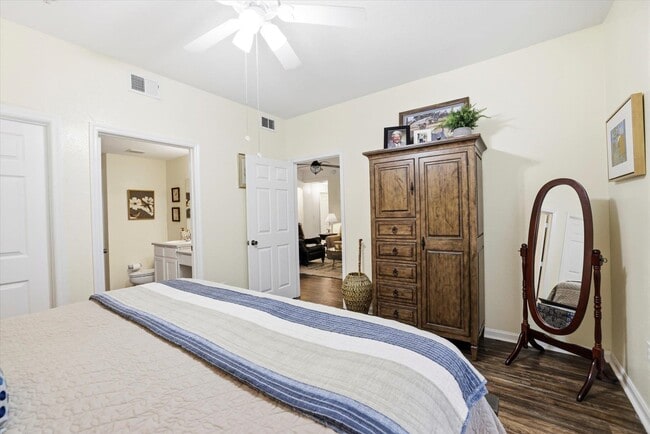 Building Photo - 2801 Chancellorsville Dr