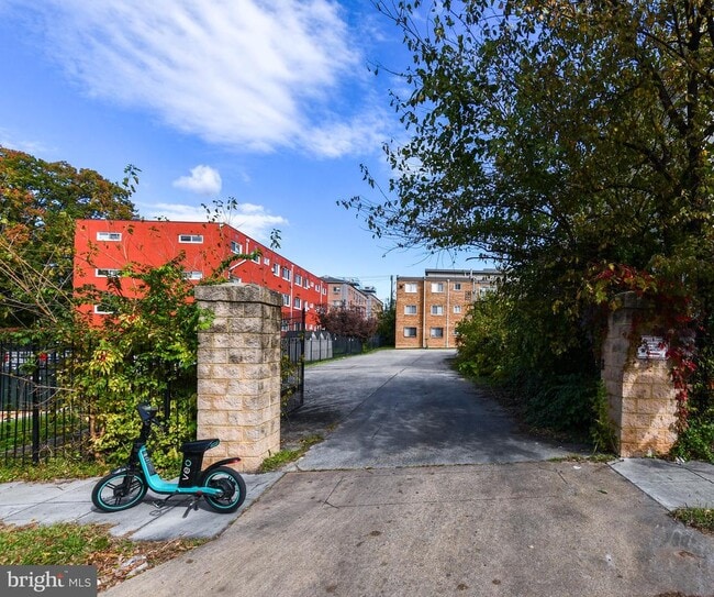 Building Photo - 5005 D St SE