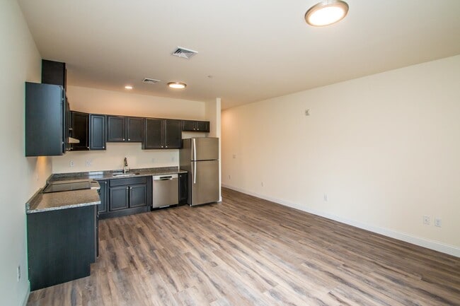 Building Photo - 30 Alpine Place Dr