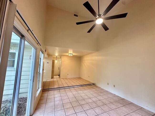 Building Photo - Spacious 3-Bedroom Townhome in Highly Soug...