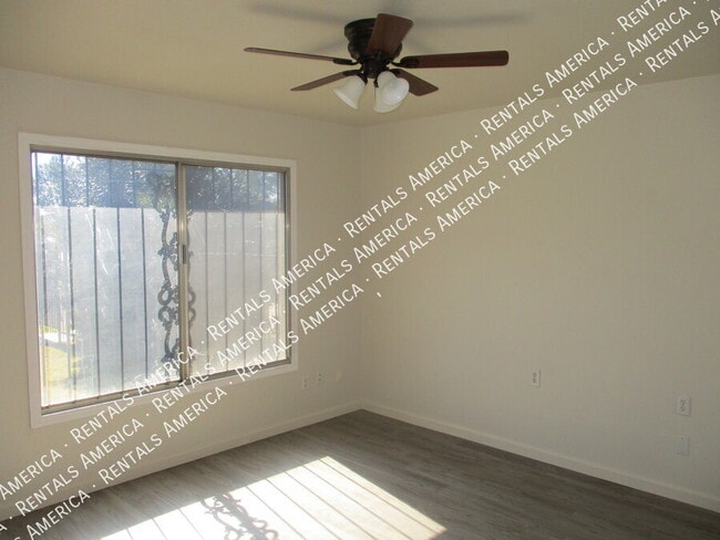 Building Photo - 2645 W Highland Ave