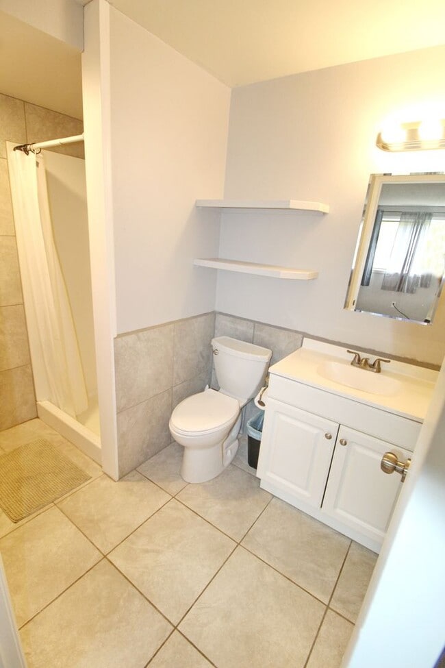 Building Photo - Rare 3-Bedroom, 2-Bath Condo in Sunny Sout...