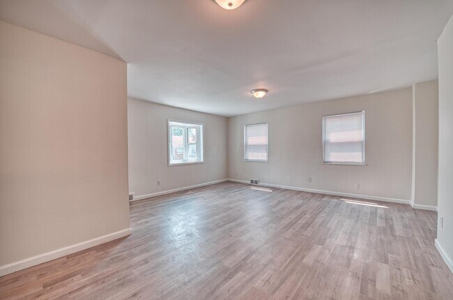 Building Photo - 1139 Miller Ave