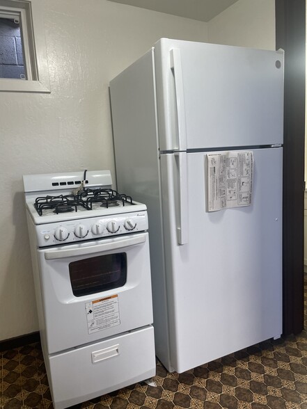 New refrigerator, and had stove - 1927 Kalani St