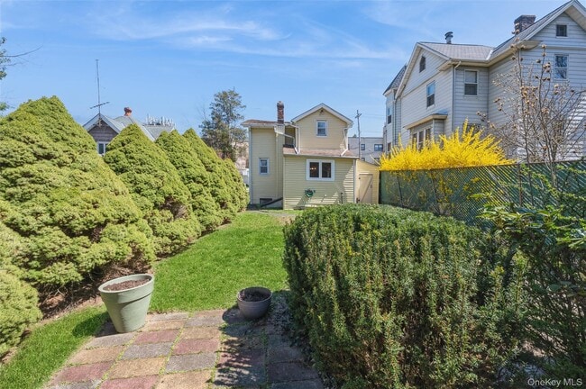 Building Photo - 18 S Washington Ave