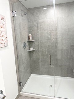 Building Photo - 585 Essex St