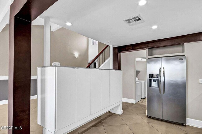 Building Photo - 6622 Dawn Dr