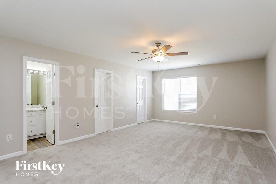 Building Photo - 708 Marjam Ln