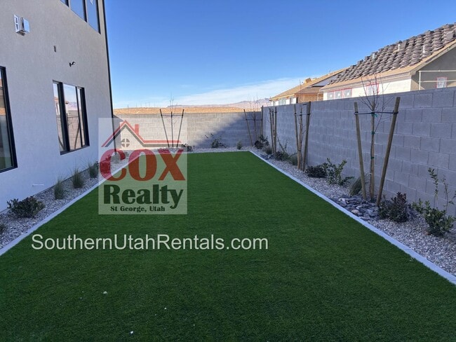 Building Photo - BRAND NEW 6 bed  | 4 bath | 3 car garage c...
