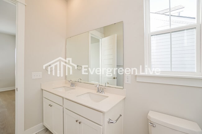 Building Photo - 129 Bloomsbury St