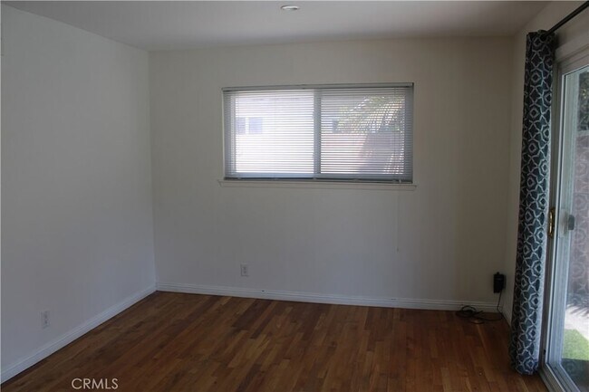 Building Photo - 5192 Robinwood Dr