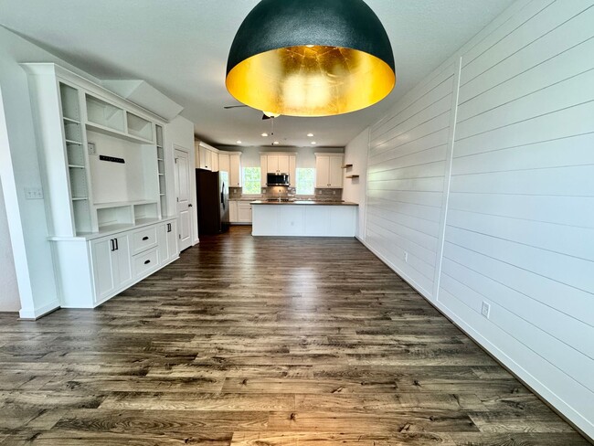 Building Photo - Practically New & Available May 1st! Luxur...